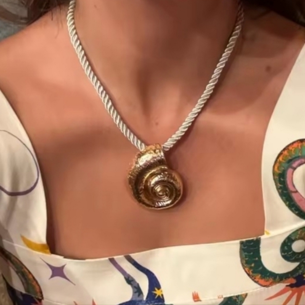 New Gold Nautilus Conch Shell Snail Statement Necklace – NWOT - Picture 1 of 8